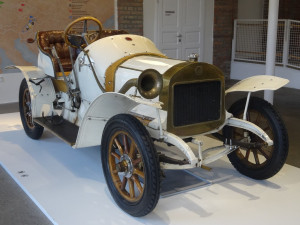 Historické vozy Laurin & Klement i auto, ve kterém jezdil papež. Obchodní centrum Olympia Brno chystá unikátní výstavu
