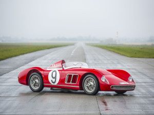 Historické vozy Laurin & Klement i auto, ve kterém jezdil papež. Obchodní centrum Olympia Brno chystá unikátní výstavu