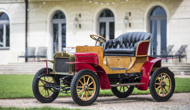 Historické vozy Laurin & Klement i auto, ve kterém jezdil papež. Obchodní centrum Olympia Brno chystá unikátní výstavu