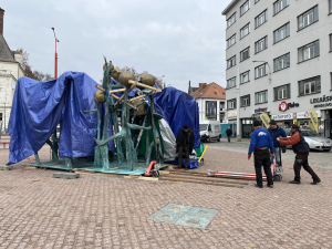 Nové umělecké dílo v Brně má problém. Je křivý povrch, všímají si ve městě