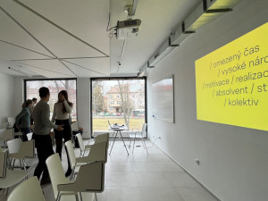 Na MENDELU otevřeli Design Lab, nábytek navrhla studentka