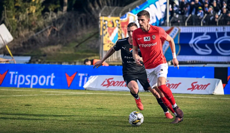 Zbrojovka skolila doma Baník. Výhru Brnu zajistily trefy Řezníčka