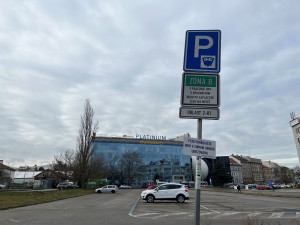 U Studentského náměstí ode dneška nezaparkujete. Začíná stavba nového parkovacího domu
