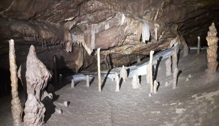 Jeskyňáři slaví. V Moravském krasu objevili novou jeskyni