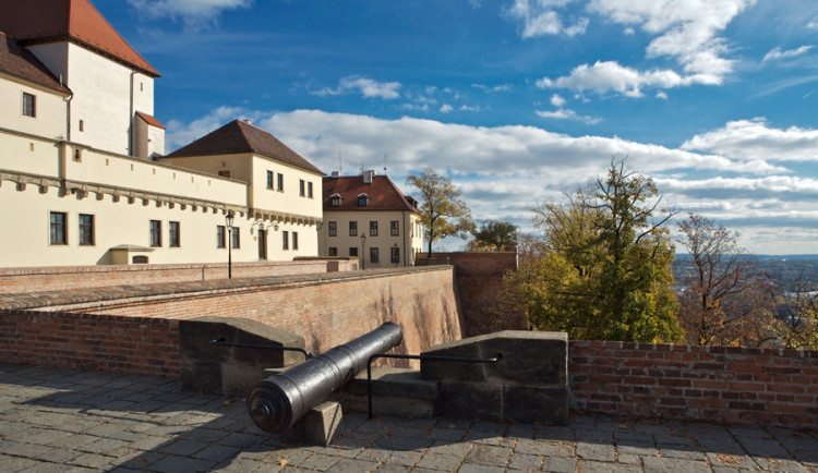 Brno si připomíná výročí začátku války. Špilberk nasvítí do ukrajinských barev