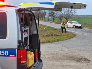 Tragická dopravní nehoda. Seniorka za volantem nepřežila střet s osobním autem