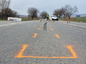 Tragická dopravní nehoda. Seniorka za volantem nepřežila střet s osobním autem