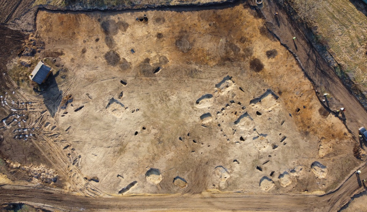 Archeologové ukončili výzkum na novém úseku dálnice D55