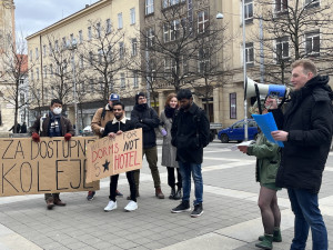 V Brně se bouří proti cenám kolejí. Neplatíme za luxusní hotel, křičí studenti