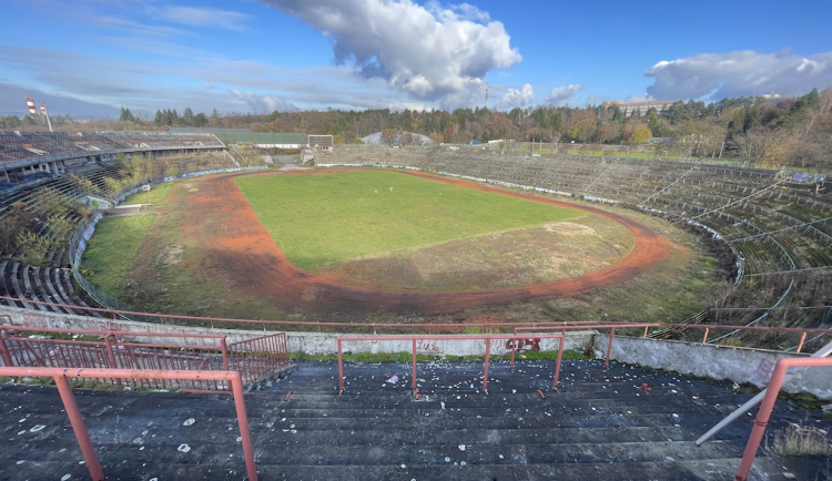 Po letech chátrání Brno zjistilo, že fotbalový stadion za Lužánkami nezachrání. Chystá demolici