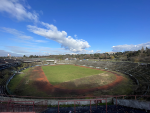 Po letech chátrání Brno zjistilo, že fotbalový za Lužánkami nezachární. Chystá demolici