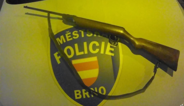 Do obchodu v Brně přišel venkovan s flintou. Co je na tom zvláštního, divil se