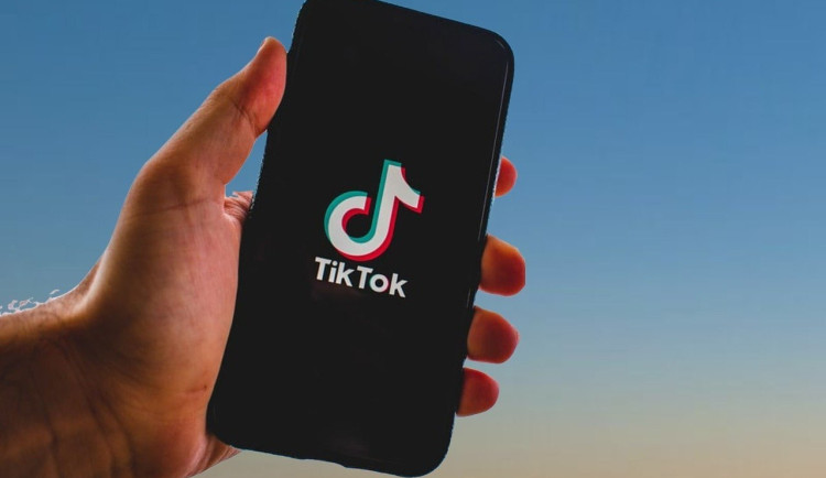 Odinstalujte si aplikaci TikTok, nabádá vnitro úředníky