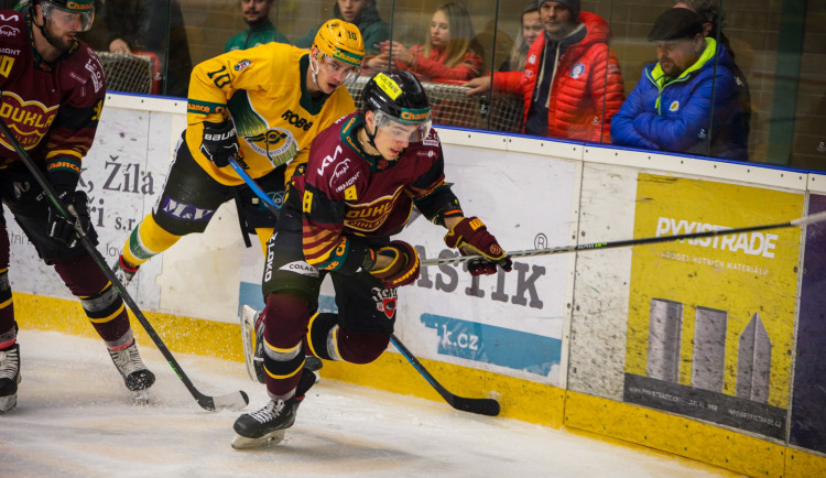 Další vyrovnaný zápas, další těsná prohra. Dukla prohrává ve čtvrtfinálové sérii se Vsetínem 2:0