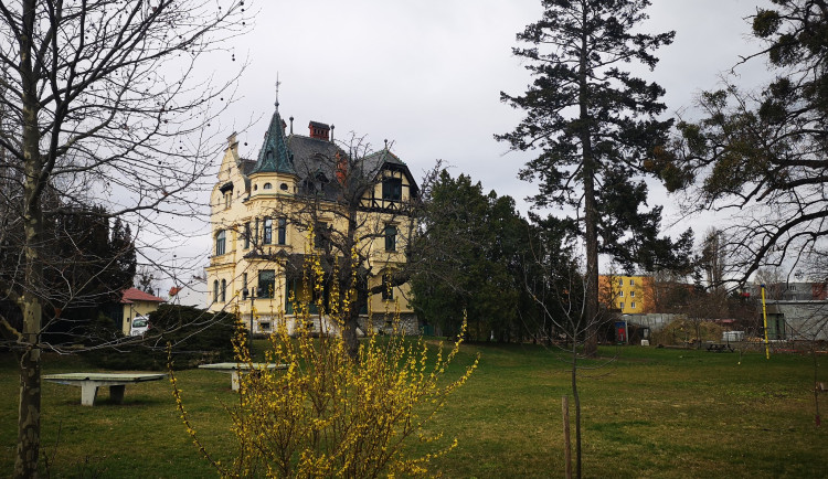 V Břeclavi opraví secesní vilu, kterou poničily kroupy před tornádem