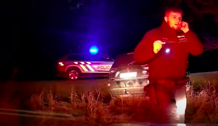 Nepodceňujte policisty z Kuřimi, slyšel zfetovaný řidič po prohrané honičce v poli