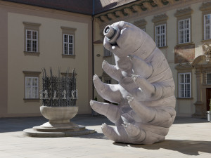 Po Brně putovala obří nafukovací želvuška. Neviditelný živočich vyděsil kolemjdoucí