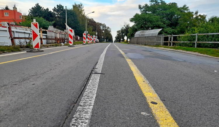 Řidiče z Vyškova čeká dopravní peklo. Silničáři opraví stoletý most a zkomplikují cestu do Brna
