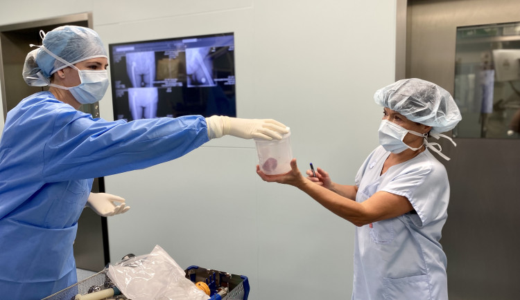 Pacienty ve Znojmě léčí pomocí kostí od dárců