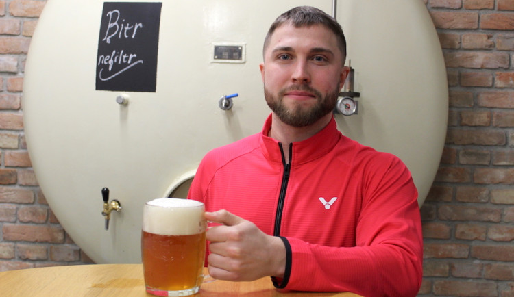 Brněnské pivo chutná profesionálním sportovcům. Na jedno zajde i badmintonista Adam Mendrek