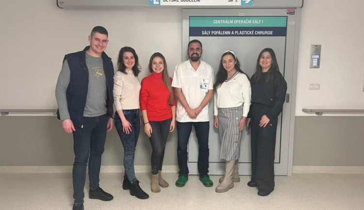 Do Brna přijeli lékaři z Ukrajiny. Zajímá je, jak se léčí popáleniny