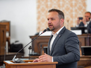 Lidé pracující na dohodu si budou muset zvýšit odvody sociálního pojištění, tvrdí ministr Jurečka