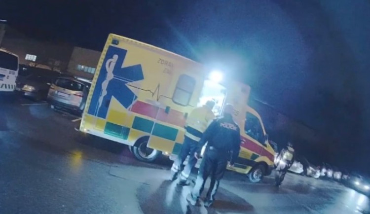 Muž přišel o ženu, dítě, práci i bydlení a chtěl se zabít. Život mu zachránili strážníci