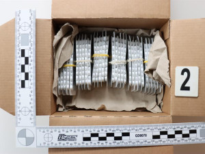 Pošťák otevřel veselý balíček plný marihuany. Na odesílatele naběhlo komando celníků