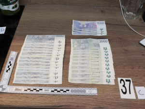 Pošťák otevřel veselý balíček plný marihuany. Na odesílatele naběhlo komando celníků