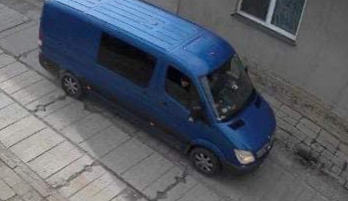 Lidi na sociálních sítích děsí záhadná modrá dodávka. Nešiřte dezinformace, vyzývá policie