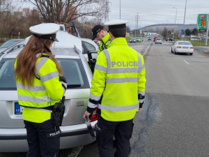 V Brně oživovali na rušné silnici důchodce. Motorista zkolaboval a způsobil nehodu