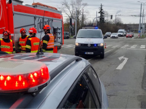 V Brně oživovali na rušné silnici důchodce. Motorista zkolaboval a způsobil nehodu