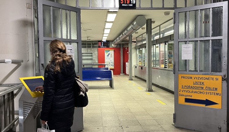 Kdo tohle vymyslel, zuří v Brně, Znojmě i Adamově kvůli zavírání pošt