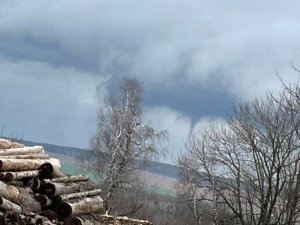 VIDEO: Lovci bouřek potvrdili, že se na rozhraní Blanenska a Prostějovska vytvořilo slabé tornádo