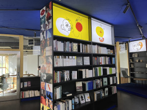 Všechno nejlepší Milane, přejí Kunderovi v rodném Brně. Spisovatel dostal knihovnu