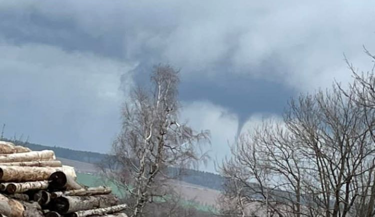 A4B5F2BD-B275-422F-9952-CB86822B288F