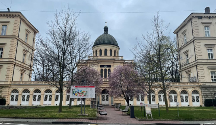 Brněnská nemocnice opravila historickou kapli. V prostorách obnoví po letech bohoslužby