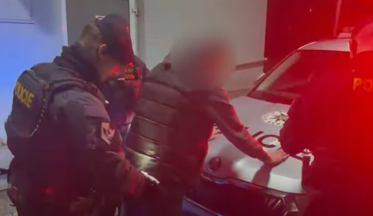 VIDEO: Cizinec rozvážel netradiční koledu. Vejce měl plná pervitinu a kokainu