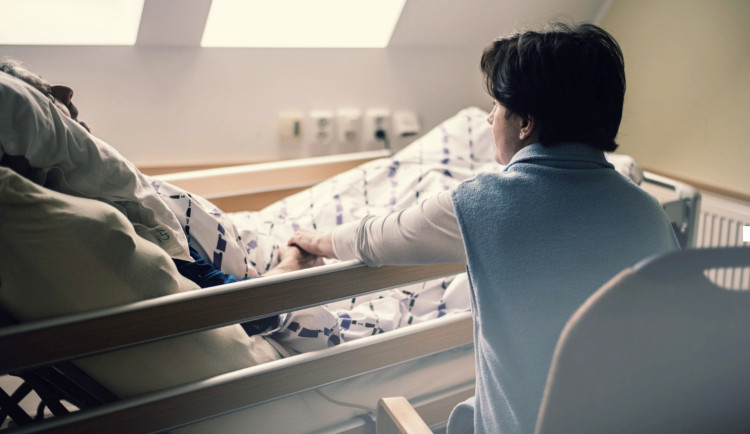 Hospicům na Moravě chybí personál. Zájem o zařízení přitom raketově stoupá