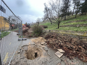 Stavba parkovacího domu mezi ulicemi Sadová a Komenského