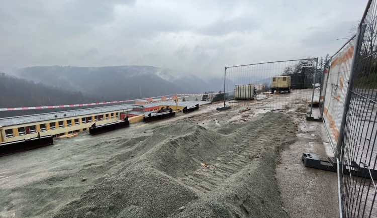 Stavba parkovacího domu mezi ulicemi Sadová a Komenského