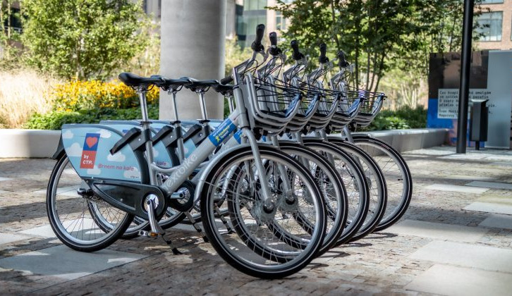 Cyklisté se na sdílených kolech v Brně opět projedou hodinu denně zdarma