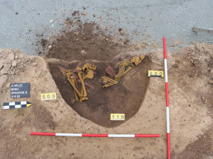 Archeologové zazářili u brněnského Cejlu. Našli hrob dorostence z doby bronzové