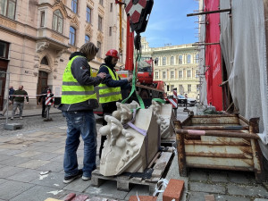 Jeřáb vrací kostelu v centru Brna kamenné ozdoby. Farnost shání více peněz