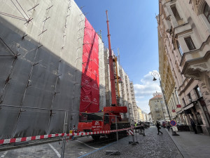 Jeřáb vrací kostelu v centru Brna kamenné ozdoby. Farnost shání více peněz