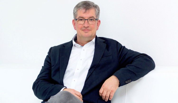 Před třiceti lety jsme se učili podnikat podle knížek, vzpomíná Zdeněk Židek, generální ředitel OMEXOM GA Energo