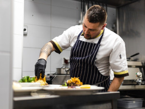 Brno není jen o nudlích a burgerech, říká kuchařský mistr, který oprašuje rakouskouherské recepty