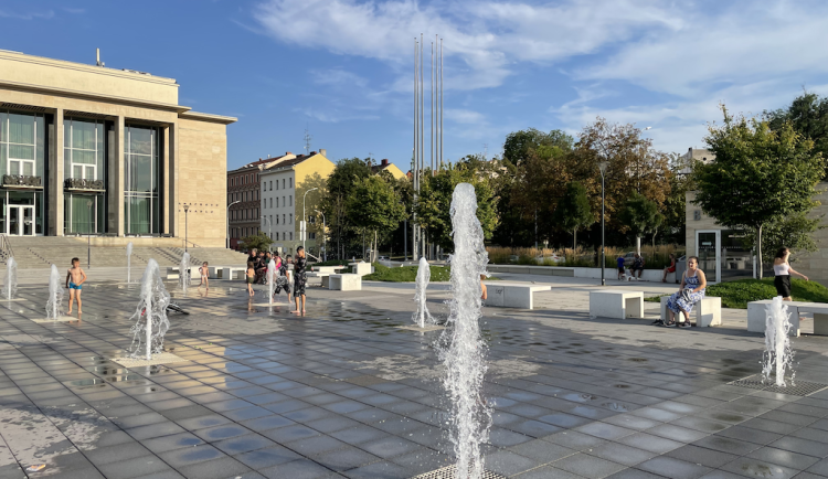 Muž od brněnské fontány přechytračil prodejce a získal zadarmo chytré hodinky