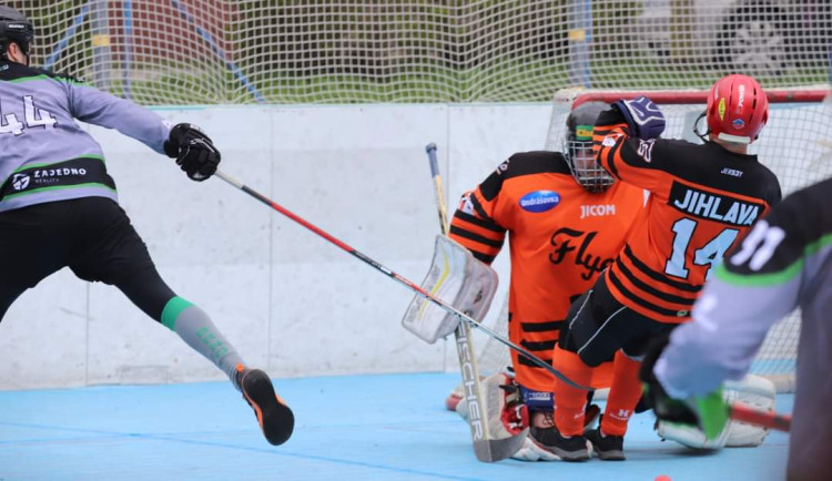 Hokejbaloví Flyers i SK Jihlava postoupili s přehledem do druholigového semifinále