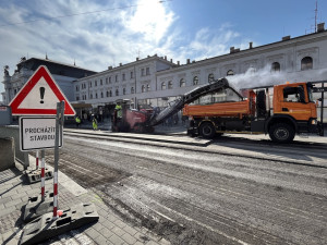 Brno ještě více rozkopalo nádraží a zabrnkalo na nervy řidičům i chodcům
